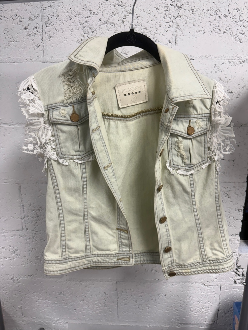 BLANK NYC Size Medium Light Wash Denim Vest Sleeveless Lace Detail LIKE NEW